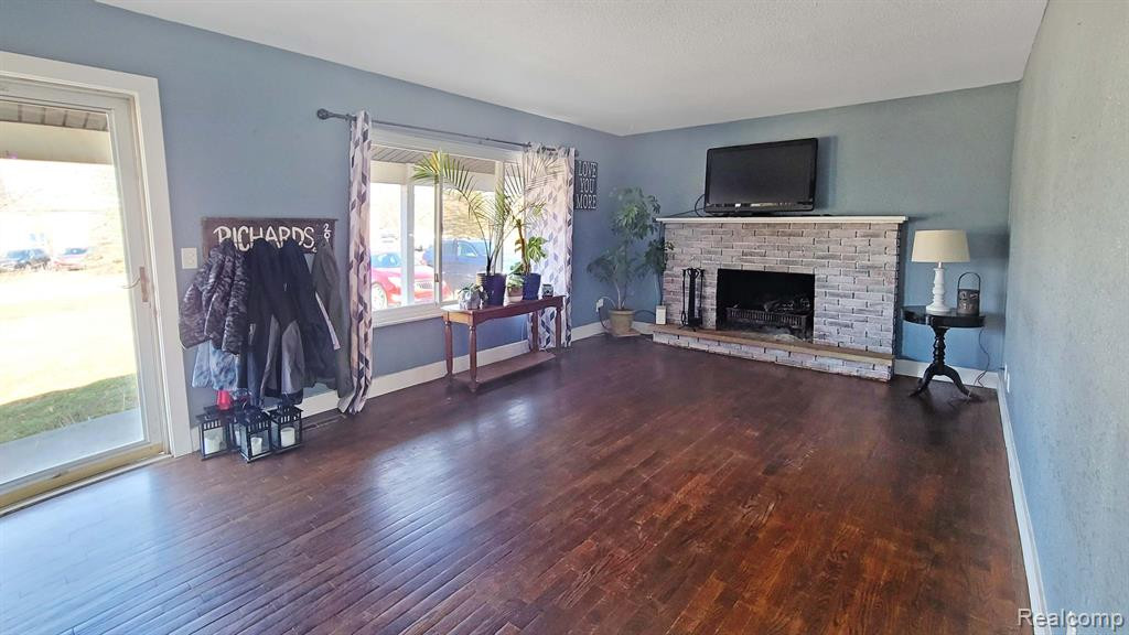 6316 NIGHTINGALE Drive, Flint, MI 48506 — Photo 3