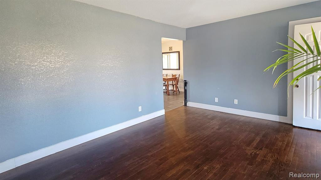 6316 NIGHTINGALE Drive, Flint, MI 48506 — Photo 4