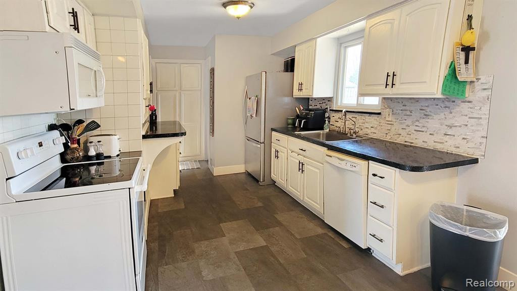 6316 NIGHTINGALE Drive, Flint, MI 48506 — Photo 7