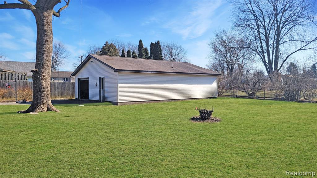 6316 NIGHTINGALE Drive, Flint, MI 48506 — Photo 27