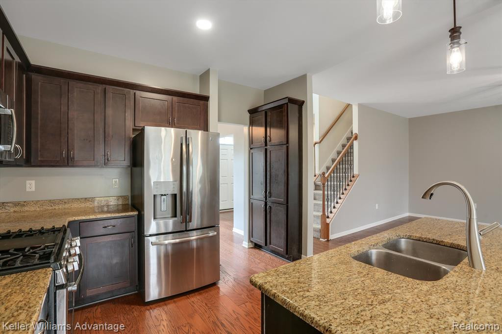 15824 PEBBLEBROOK Drive, Van Buren, MI 48111 — Photo 6