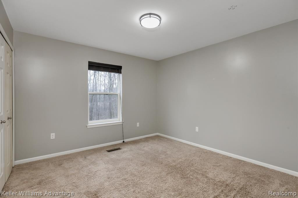15824 PEBBLEBROOK Drive, Van Buren, MI 48111 — Photo 8