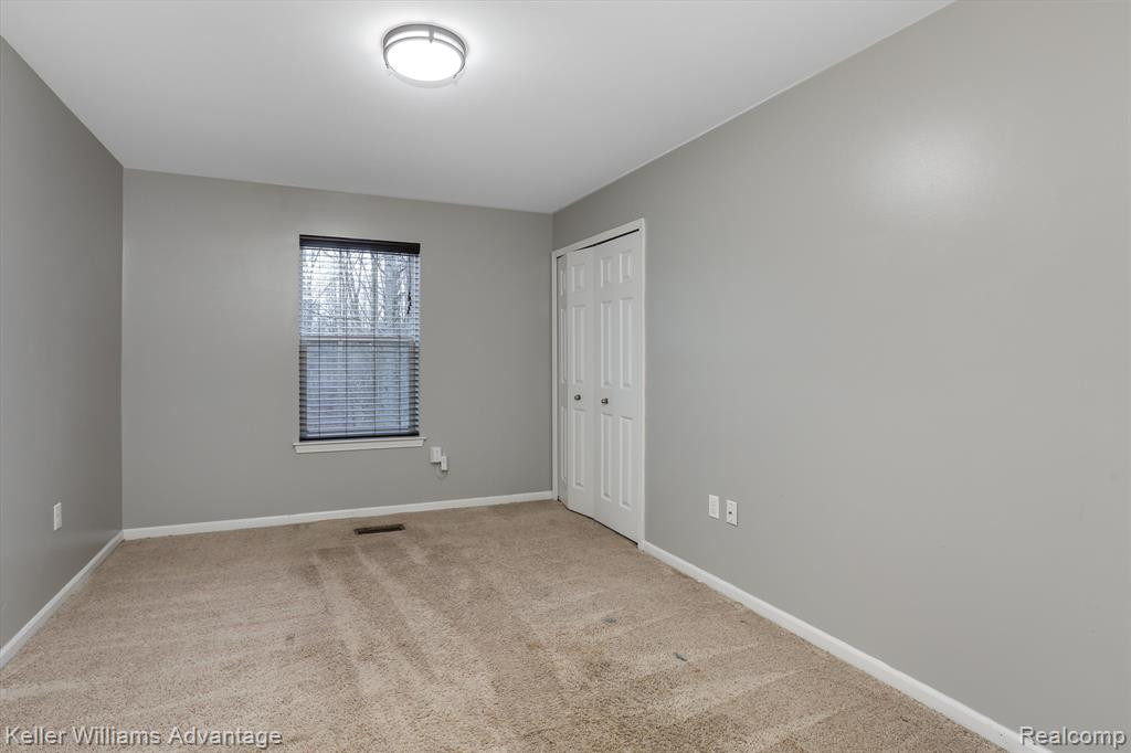 15824 PEBBLEBROOK Drive, Van Buren, MI 48111 — Photo 9