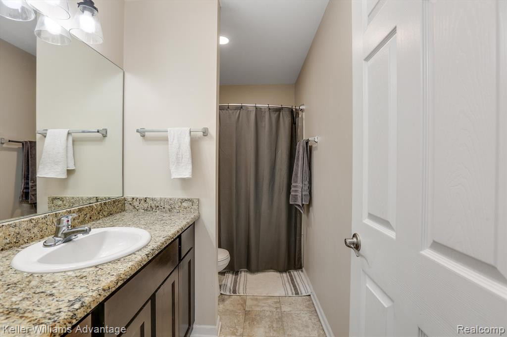 15824 PEBBLEBROOK Drive, Van Buren, MI 48111 — Photo 10