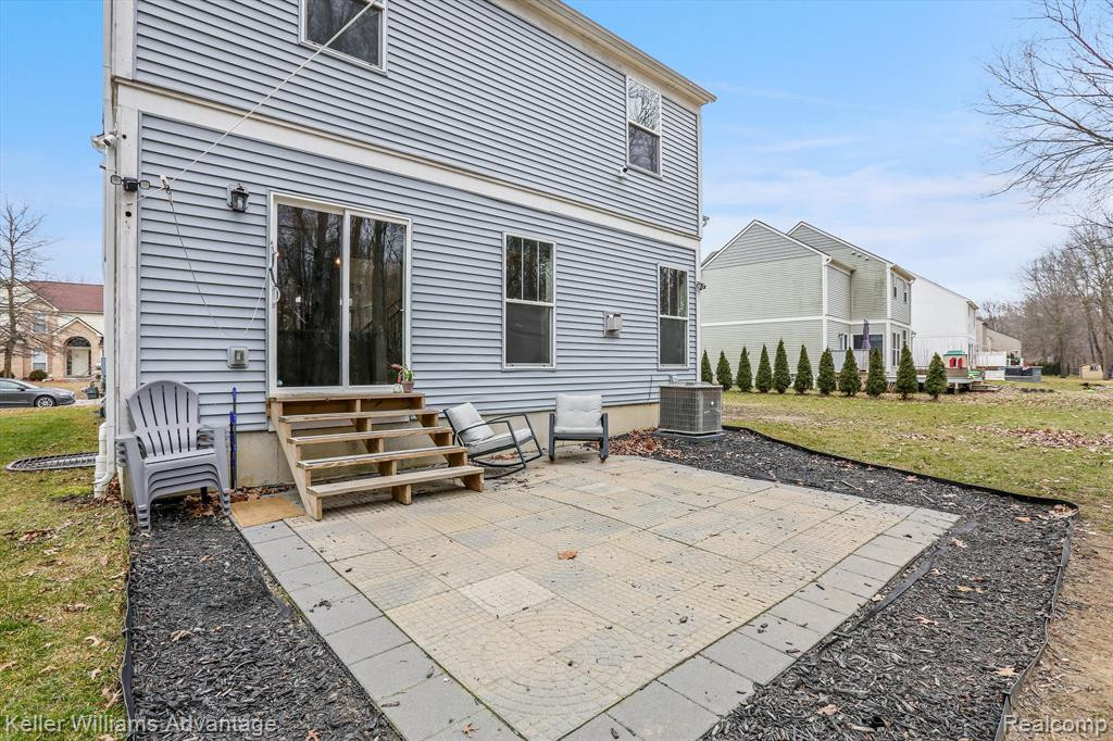 15824 PEBBLEBROOK Drive, Van Buren, MI 48111 — Photo 13