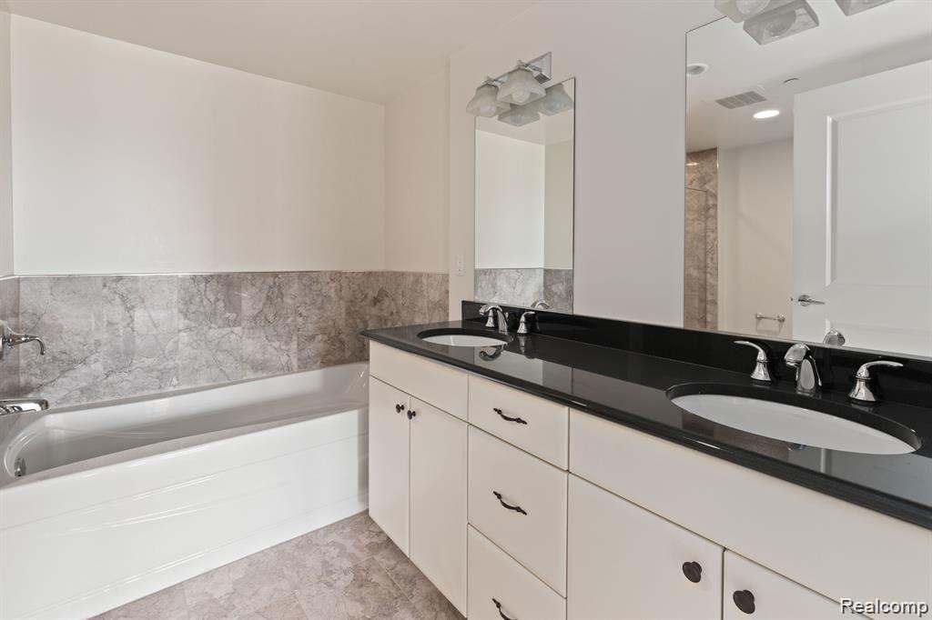 1135 Shelby Street, 2405, Detroit, MI 48226 — Photo 32