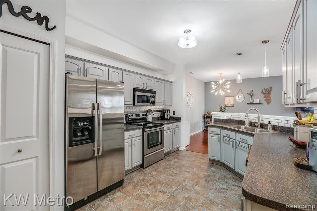 4081 ELIZABETH Avenue, Canton, MI 48188 — Photo 9