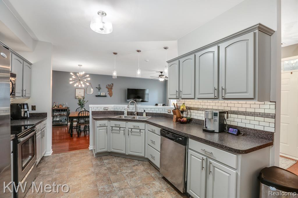 4081 ELIZABETH Avenue, Canton, MI 48188 — Photo 10