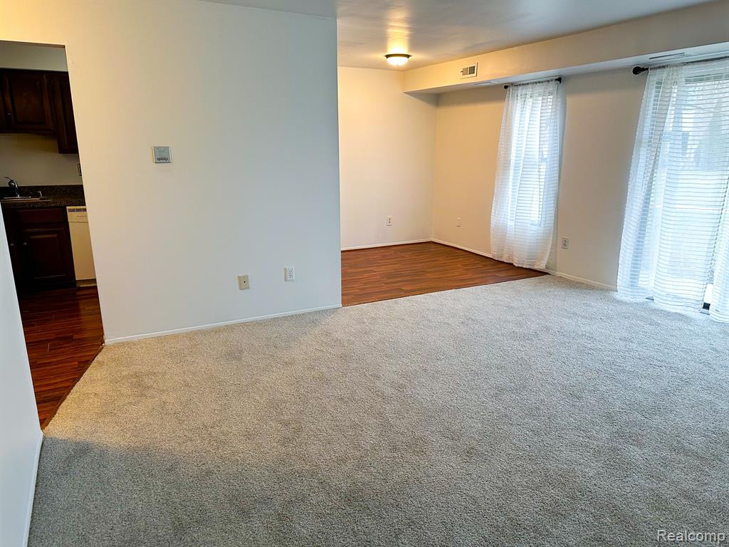 30515 W 14 MILE Road, 30, Farmington Hills, MI 48334 — Photo 7