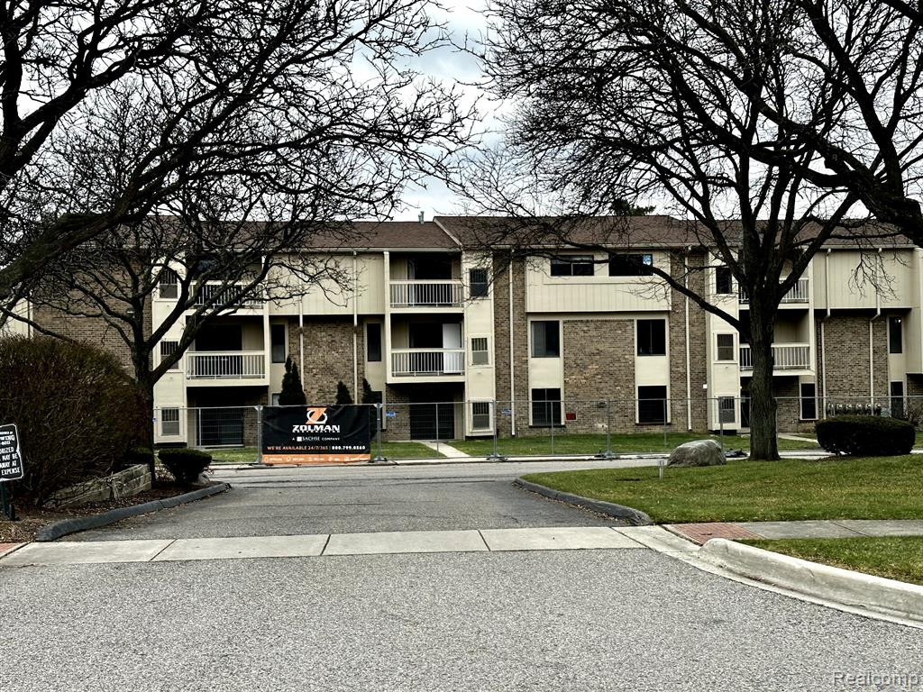 30515 W 14 MILE Road, 30, Farmington Hills, MI 48334 — Photo 23