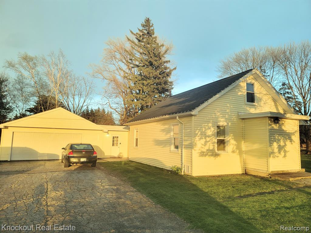 4130 N PORTSMOUTH Road, Saginaw, MI 48601 — front exterior