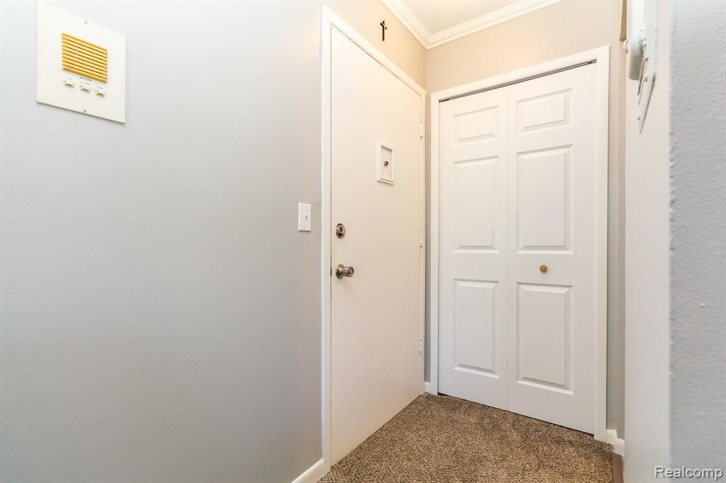 7040 Villa Drive, 8, Waterford, MI 48327 — Photo 5