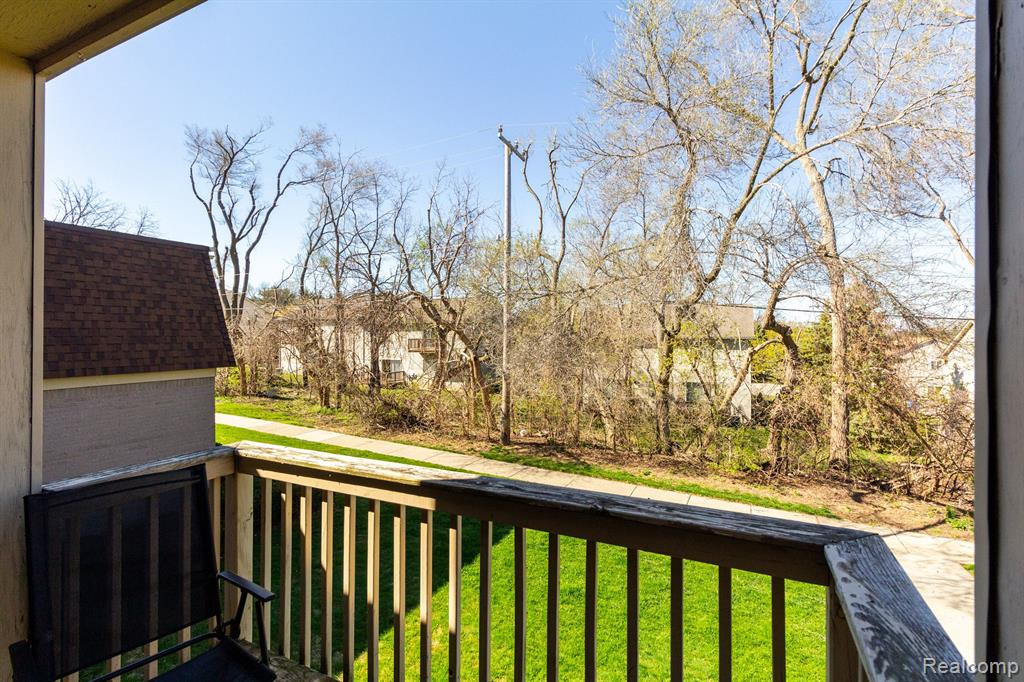 7040 Villa Drive, 8, Waterford, MI 48327 — Photo 9