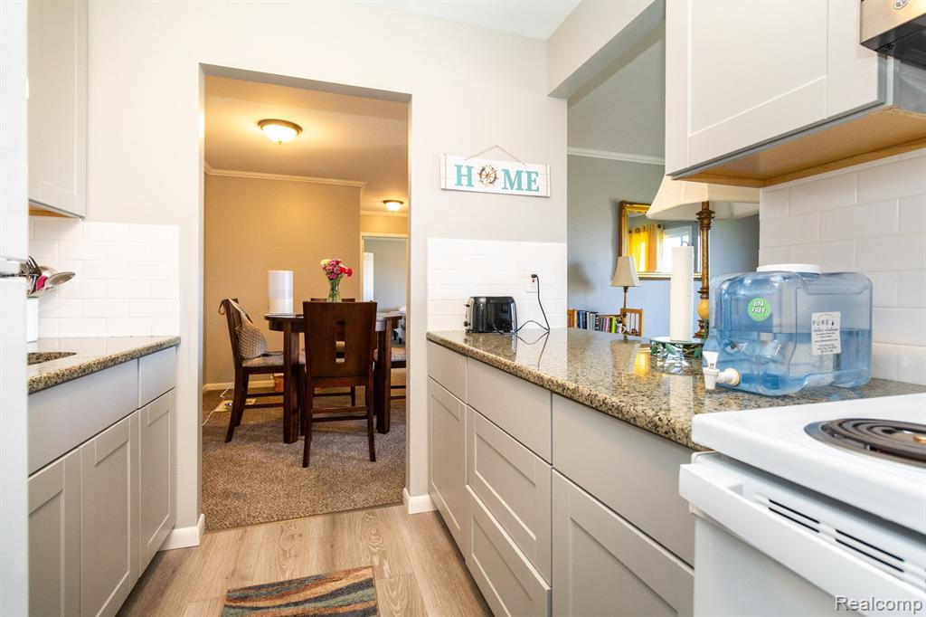 7040 Villa Drive, 8, Waterford, MI 48327 — Photo 10