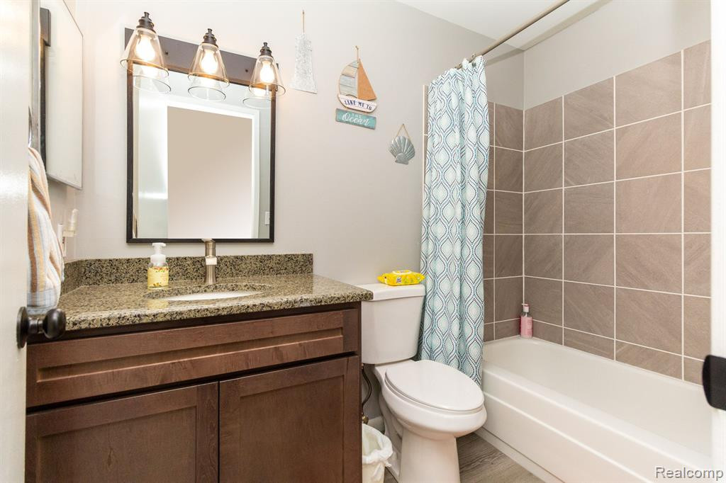7040 Villa Drive, 8, Waterford, MI 48327 — Photo 17