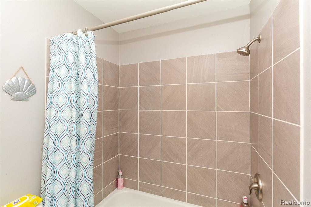 7040 Villa Drive, 8, Waterford, MI 48327 — Photo 18
