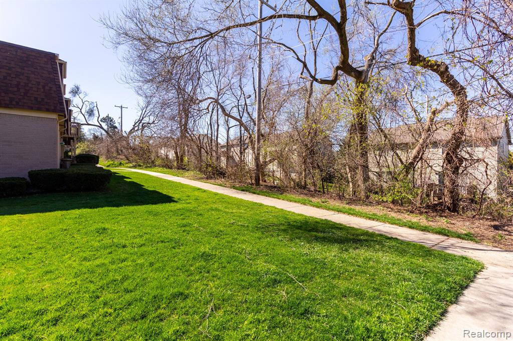 7040 Villa Drive, 8, Waterford, MI 48327 — Photo 24