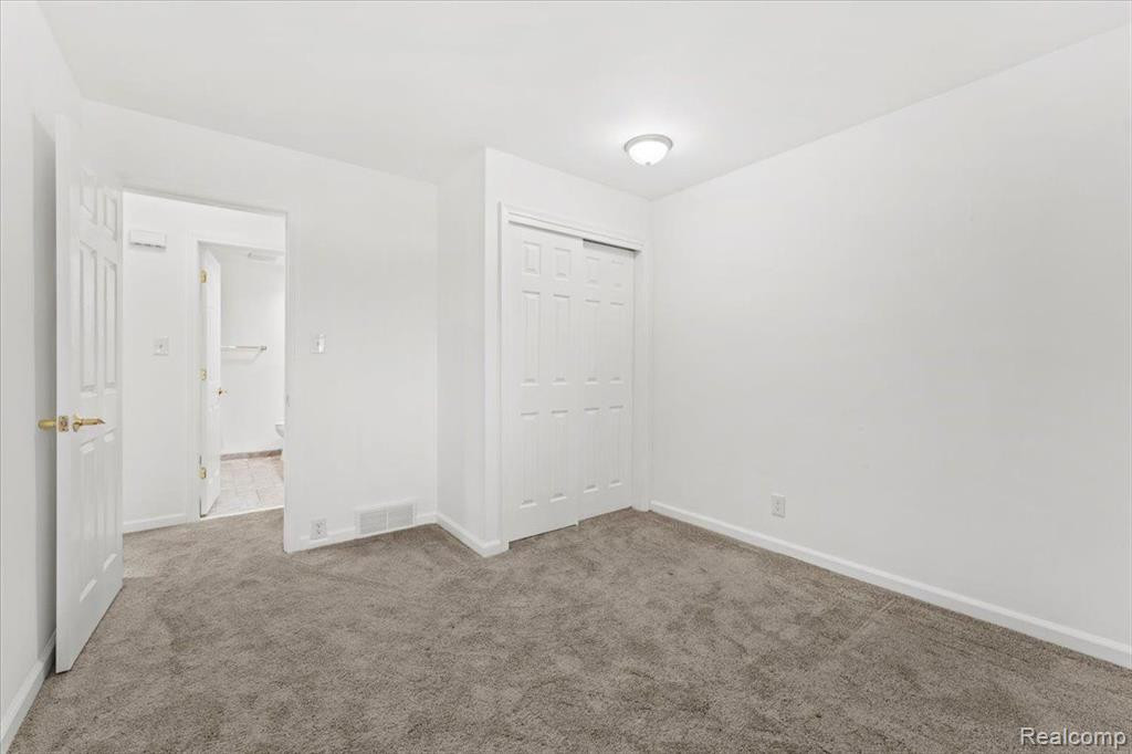 450 MAPLEGROVE, Highland, MI 48356 — Photo 10