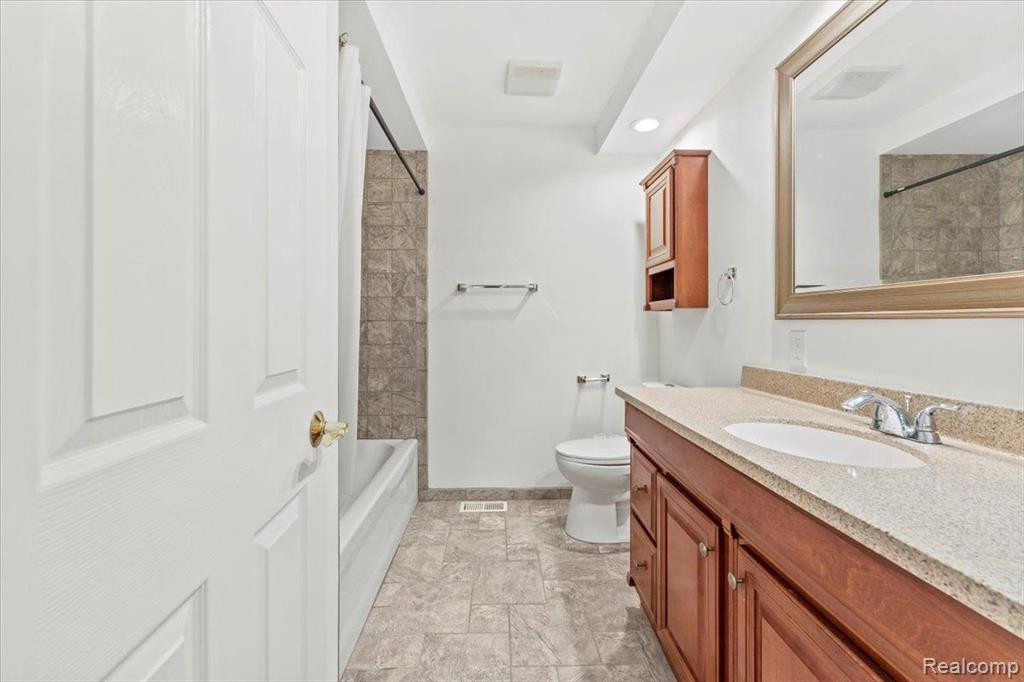 450 MAPLEGROVE, Highland, MI 48356 — Photo 11