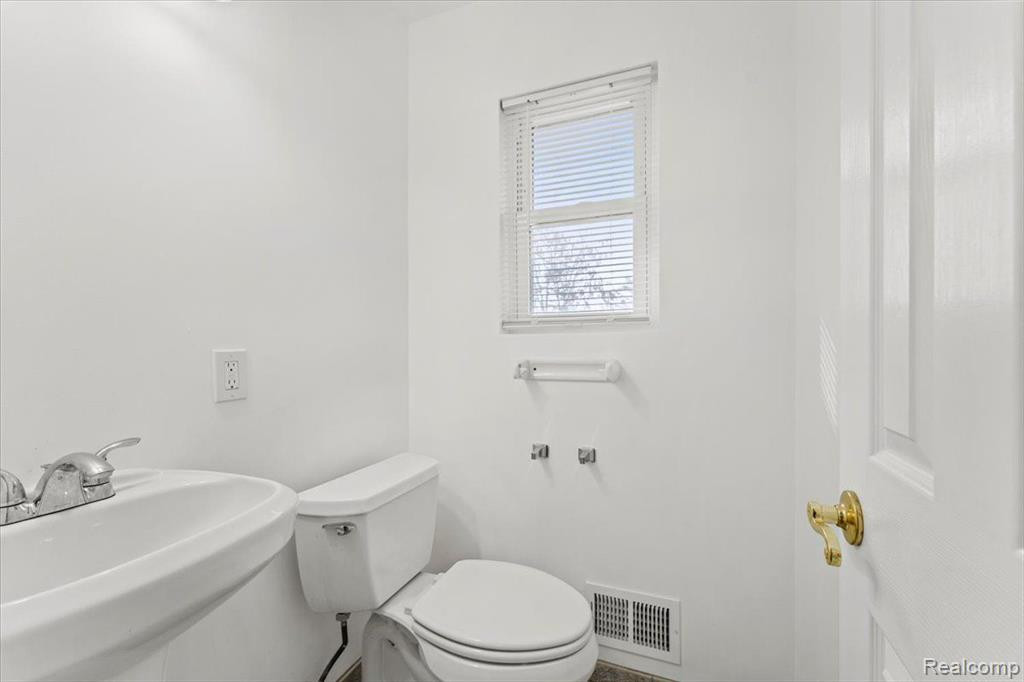 450 MAPLEGROVE, Highland, MI 48356 — Photo 14