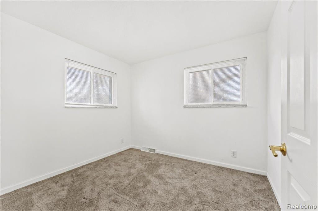 450 MAPLEGROVE, Highland, MI 48356 — Photo 15