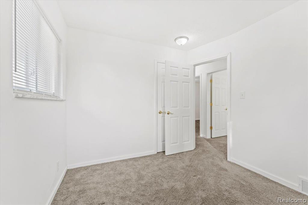 450 MAPLEGROVE, Highland, MI 48356 — Photo 16