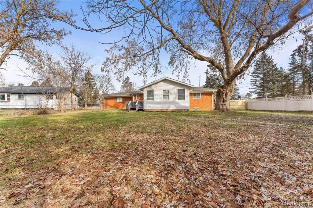 450 MAPLEGROVE, Highland, MI 48356 — Photo 22