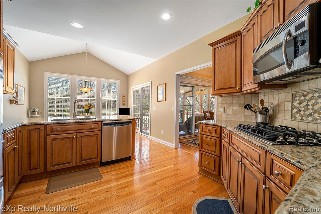 49131 RAINBOW Lane N, Northville, MI 48168 — Photo 11