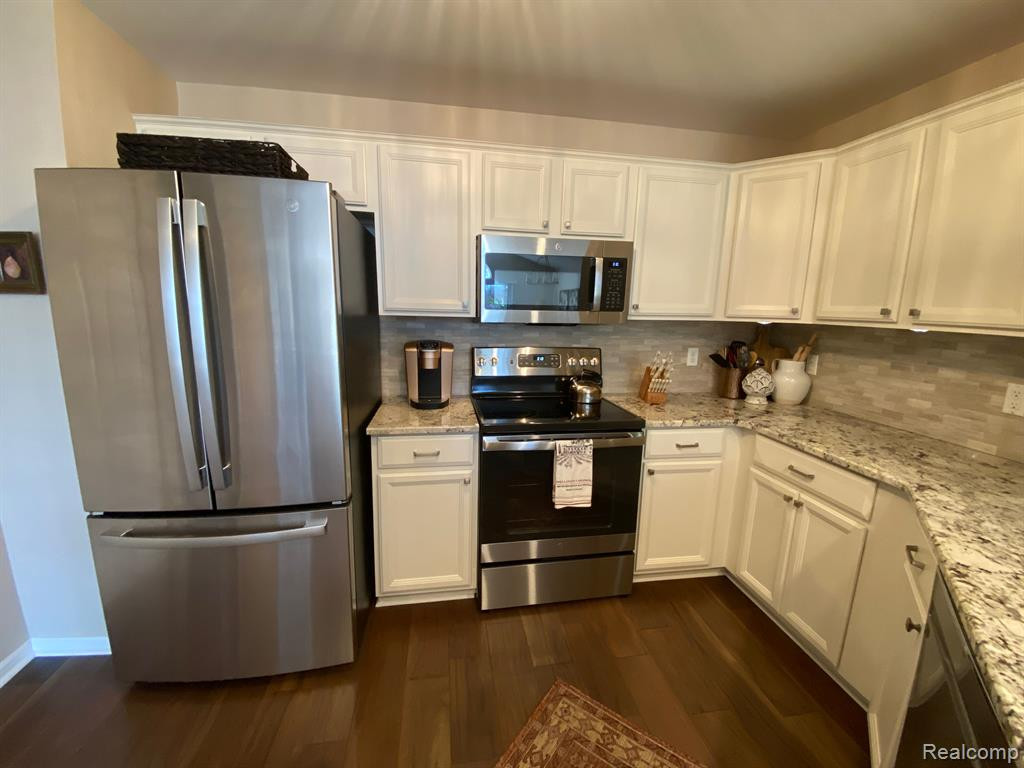 23202 ALEXA Drive, Walled Lake, MI 48390 — Photo 21
