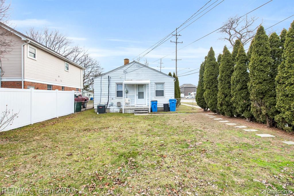 6801 N GULLEY Road, Dearborn Heights, MI 48127 — Photo 4