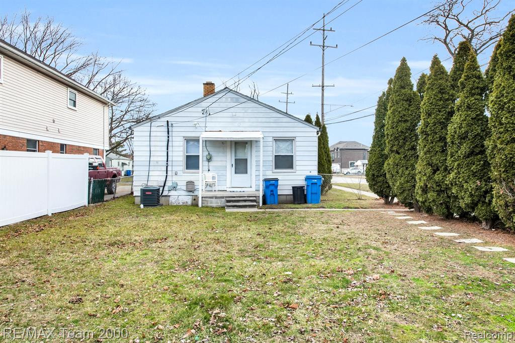 6801 N GULLEY Road, Dearborn Heights, MI 48127 — Photo 5