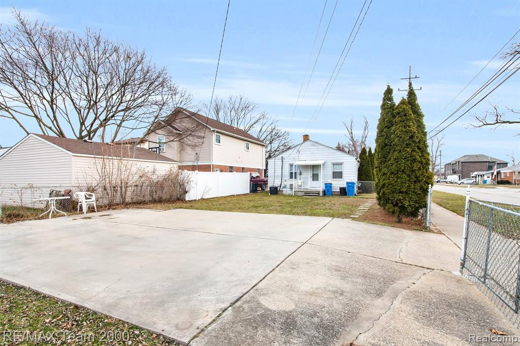 6801 N GULLEY Road, Dearborn Heights, MI 48127 — Photo 6