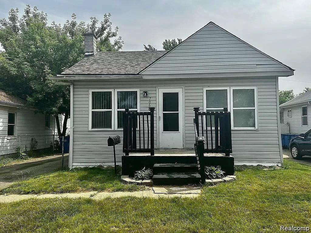 7068 PACKARD Avenue, Warren, MI 48091 — front exterior