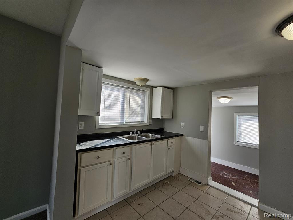 7068 PACKARD Avenue, Warren, MI 48091 — Photo 9