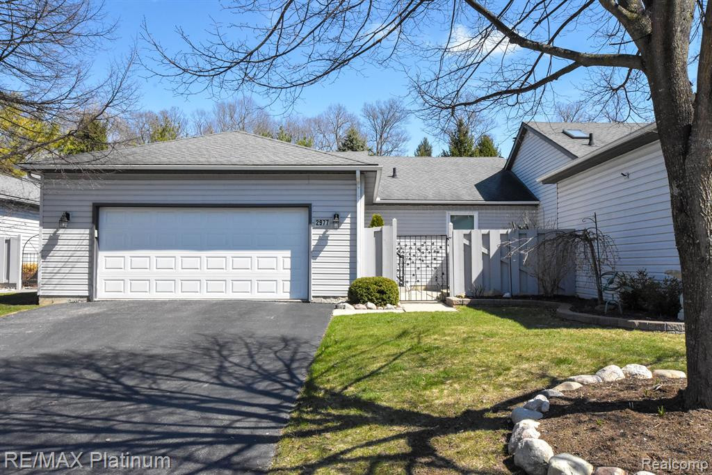 2977 W TELLURIDE, Brighton, MI 48114 — front exterior