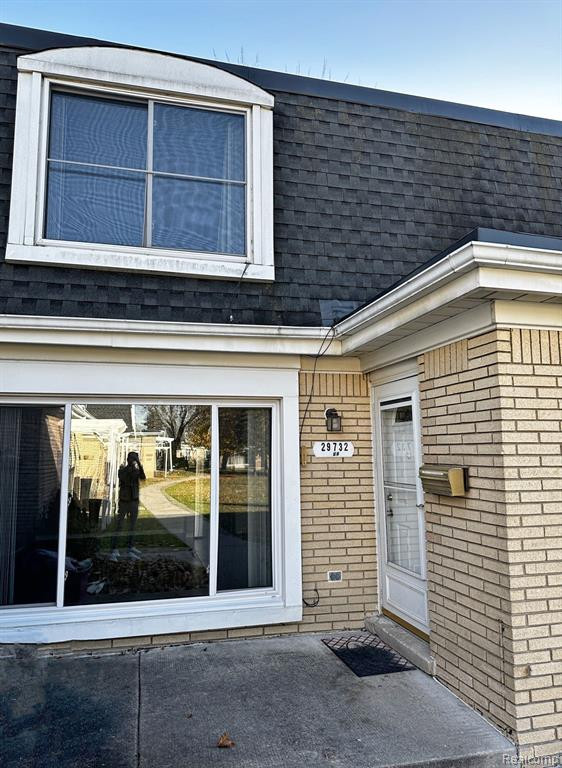 29732 CITY CENTER Drive, 4, Warren, MI 48093 — front exterior