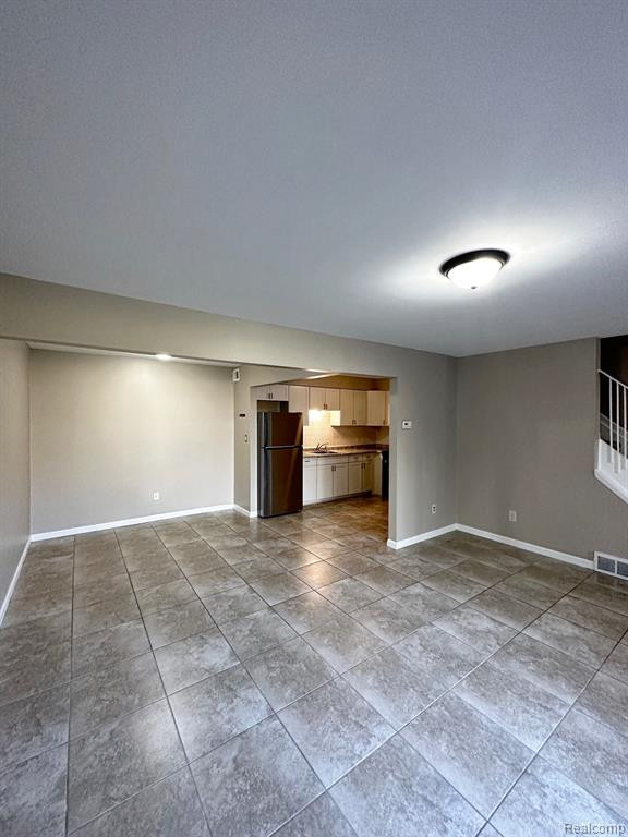 29732 CITY CENTER Drive, 4, Warren, MI 48093 — Photo 4