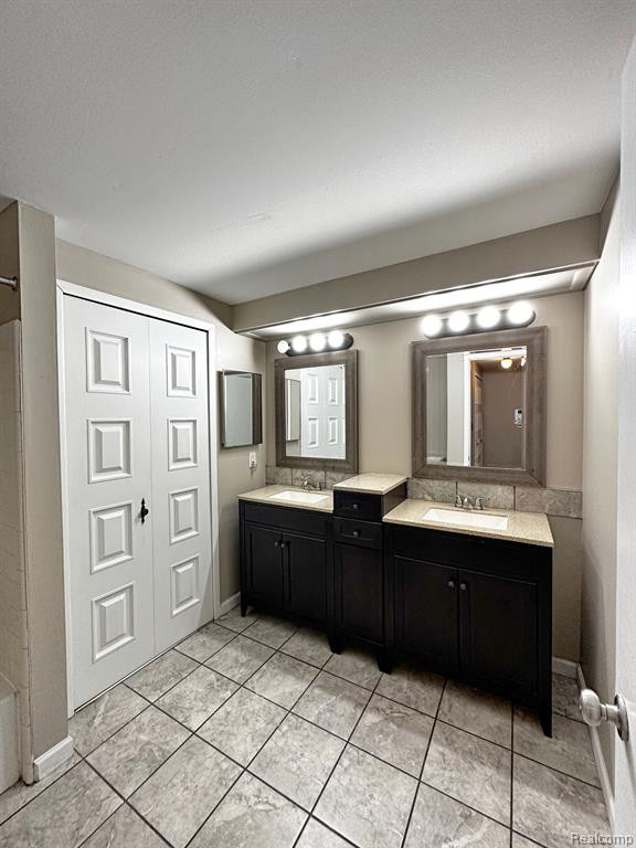29732 CITY CENTER Drive, 4, Warren, MI 48093 — Photo 13