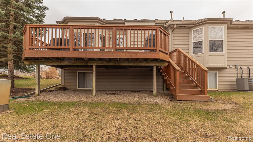 797 WOODHAVEN Drive, Commerce Twp, MI 48390 — Photo 4