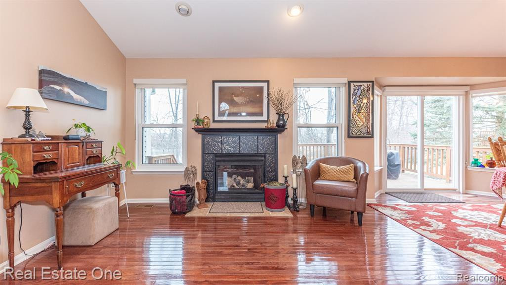 797 WOODHAVEN Drive, Commerce Twp, MI 48390 — Photo 11