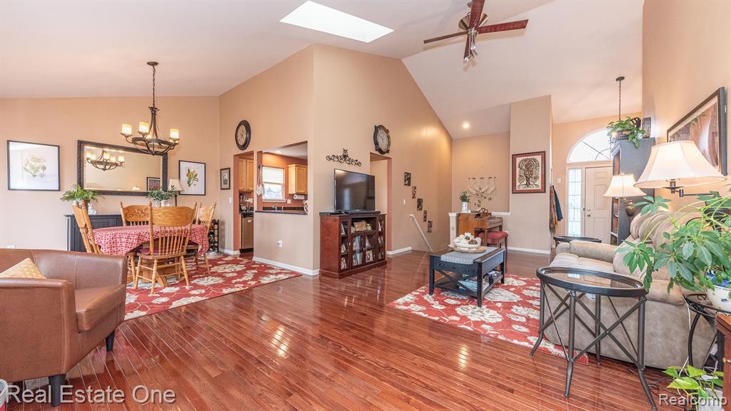 797 WOODHAVEN Drive, Commerce Twp, MI 48390 — Photo 12