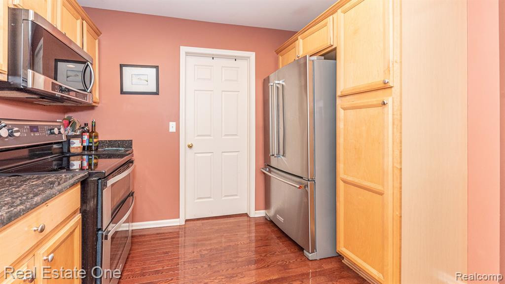 797 WOODHAVEN Drive, Commerce Twp, MI 48390 — Photo 19