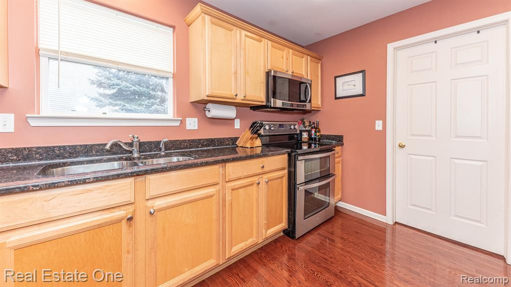 797 WOODHAVEN Drive, Commerce Twp, MI 48390 — Photo 20