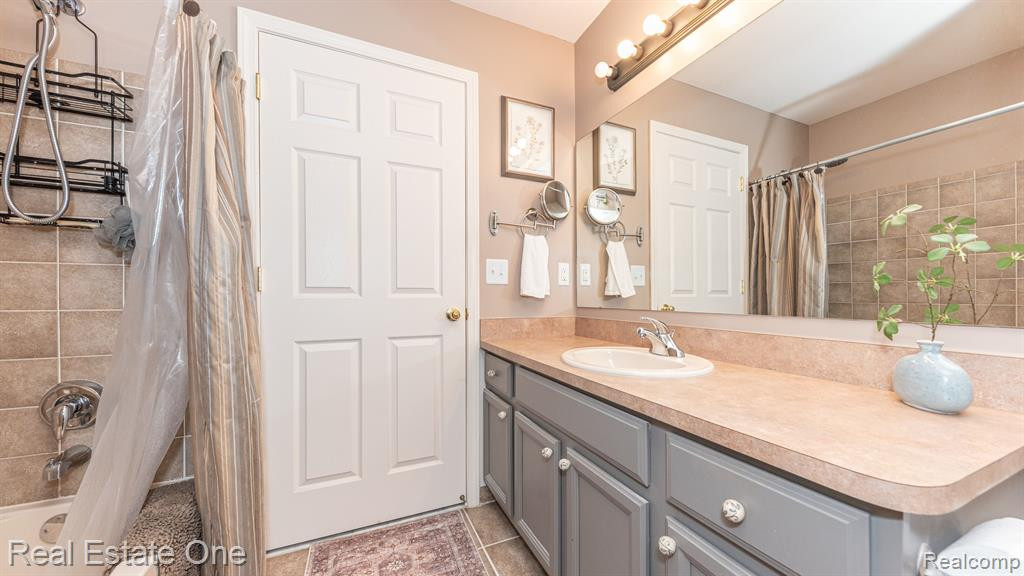 797 WOODHAVEN Drive, Commerce Twp, MI 48390 — Photo 27