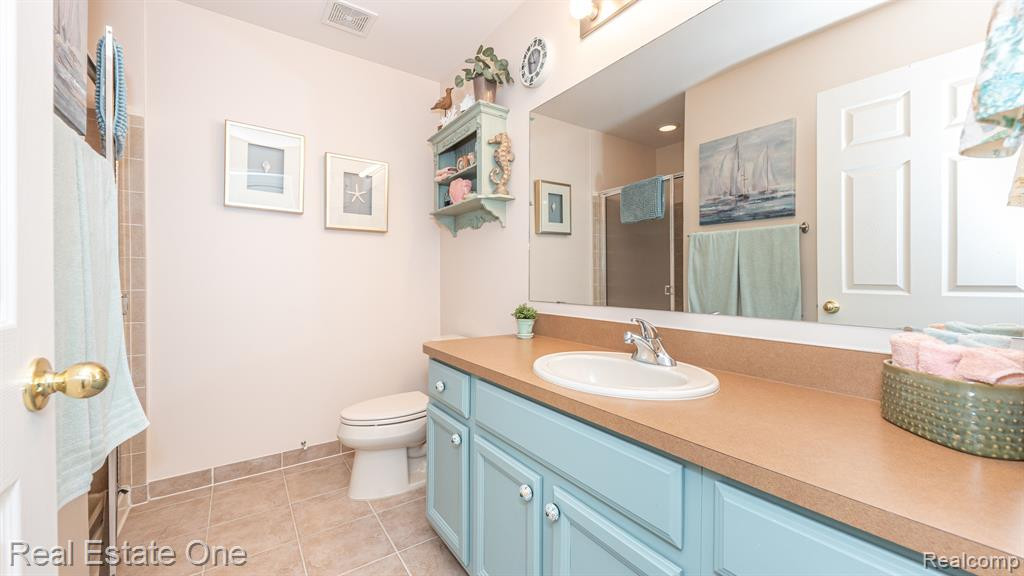 797 WOODHAVEN Drive, Commerce Twp, MI 48390 — Photo 33