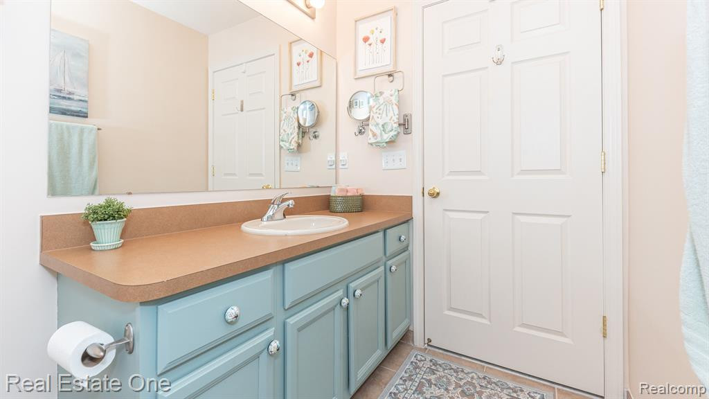 797 WOODHAVEN Drive, Commerce Twp, MI 48390 — Photo 34