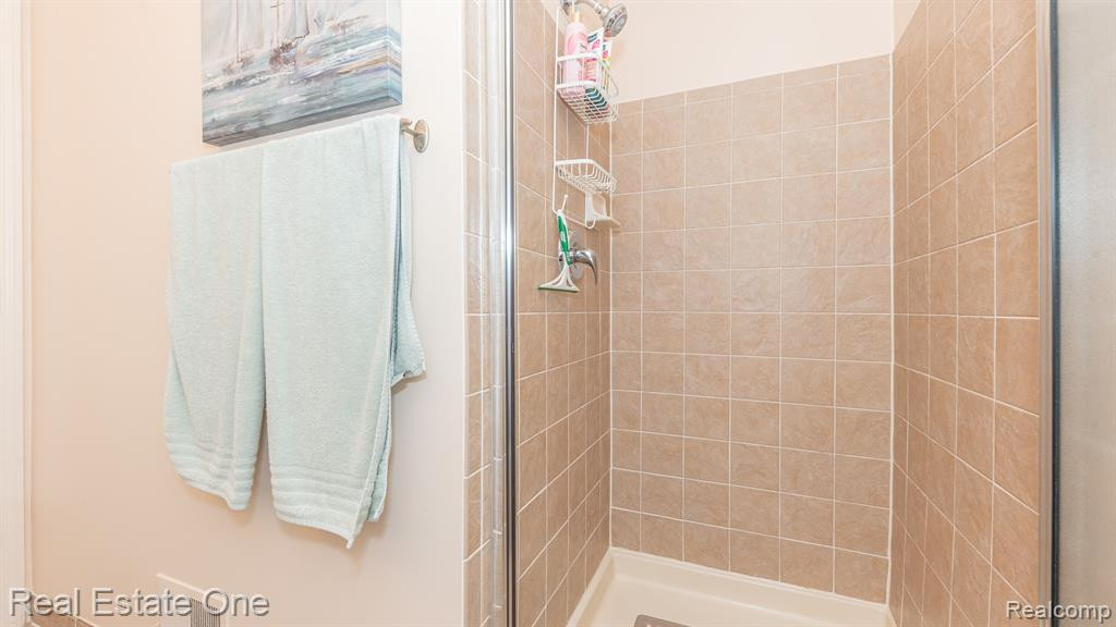 797 WOODHAVEN Drive, Commerce Twp, MI 48390 — Photo 35