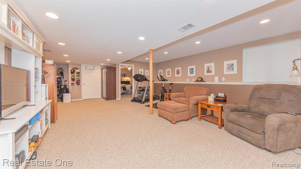 797 WOODHAVEN Drive, Commerce Twp, MI 48390 — Photo 38
