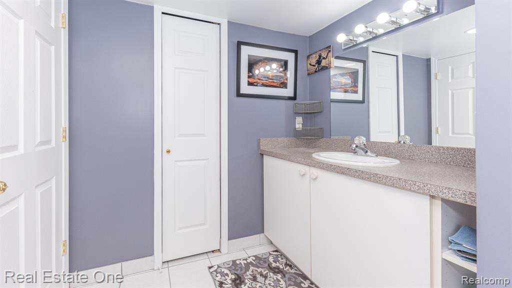 797 WOODHAVEN Drive, Commerce Twp, MI 48390 — Photo 43