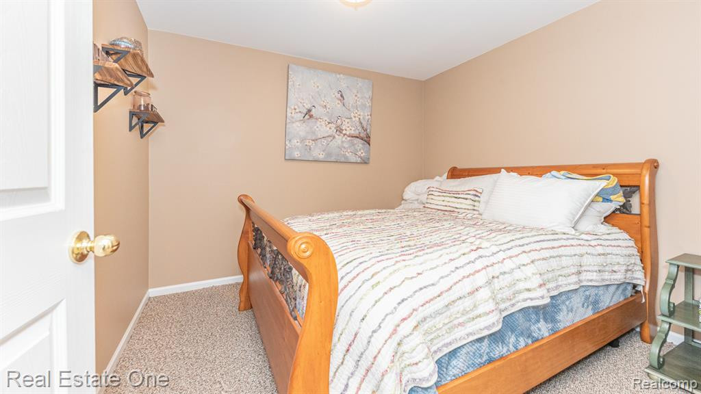 797 WOODHAVEN Drive, Commerce Twp, MI 48390 — Photo 45